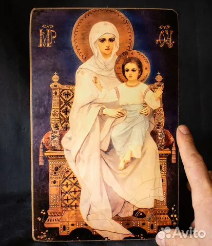 Икона деревянная "Богоматерь на престоле" — красивый подарок
