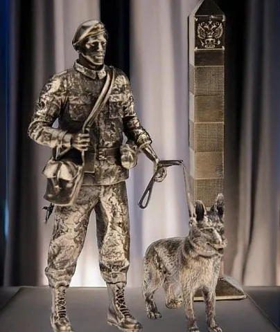 Бронзовая статуэтка «Пограничник», 140×60×35 мм — красивый подарок