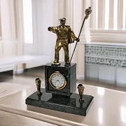 На память: Часы «Металлург» большие с подставками — фотография 1