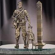В подарок: Бронзовая статуэтка «Пограничник», 165×105×195 мм — фотография 1