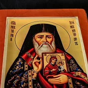 Икона деревянная "Святитель Нектарий Эгинский" — оригинальный подарок — фотография 4