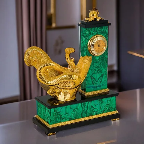 Часы «Искушение» из малахита с бронзовой фигурой — красивый подарок