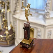 На память: Статуэтка «Гермес» на камне — креноид и долерит — фотография 1