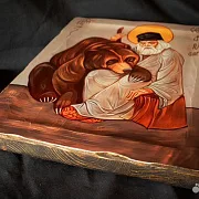 Икона "Св. Прп. Серафим Саровский с медведем" — оригинальный подарок — фотография 4