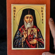 Икона деревянная "Святитель Нектарий Эгинский" — оригинальный подарок — фотография 1