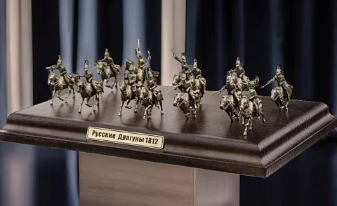 Диорама «Русские драгуны 1812 г.» из бронзы и ясеня, 1:72 — необычный подарок