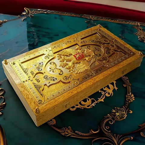 Деревянные нарды «Герб РФ» с позолоченной златоустовской гравюрой — красивый подарок