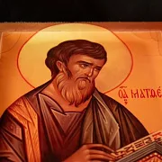 На память: Икона деревянная "Святой Апостол Матвей" — фотография 5