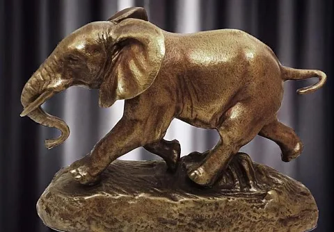 На память: Композиция «Бегущий слон» из бронзы