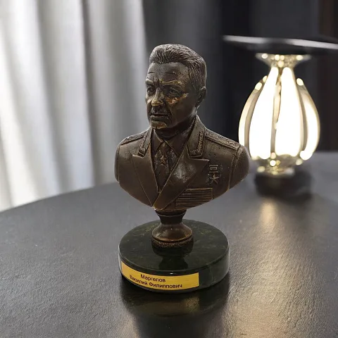 Бронзовый бюст «Маргелов В.Ф.(Командующий ВДВ)» — необычный подарок
